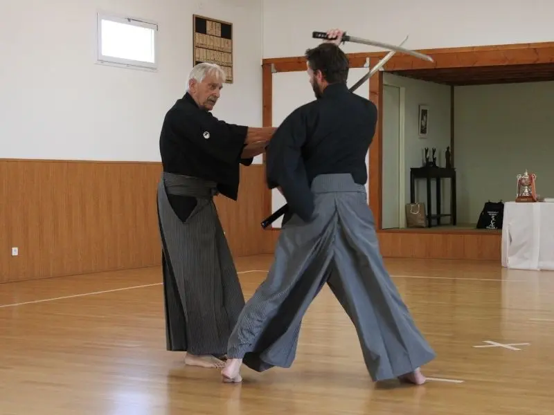 Pratiquants de Kendo en démonstration de kata