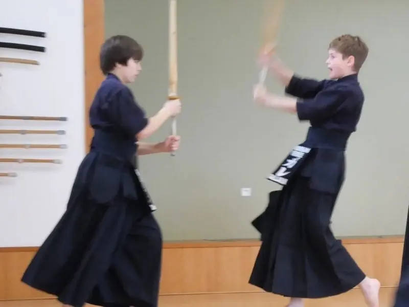 Kendokas en action de la section jeunes