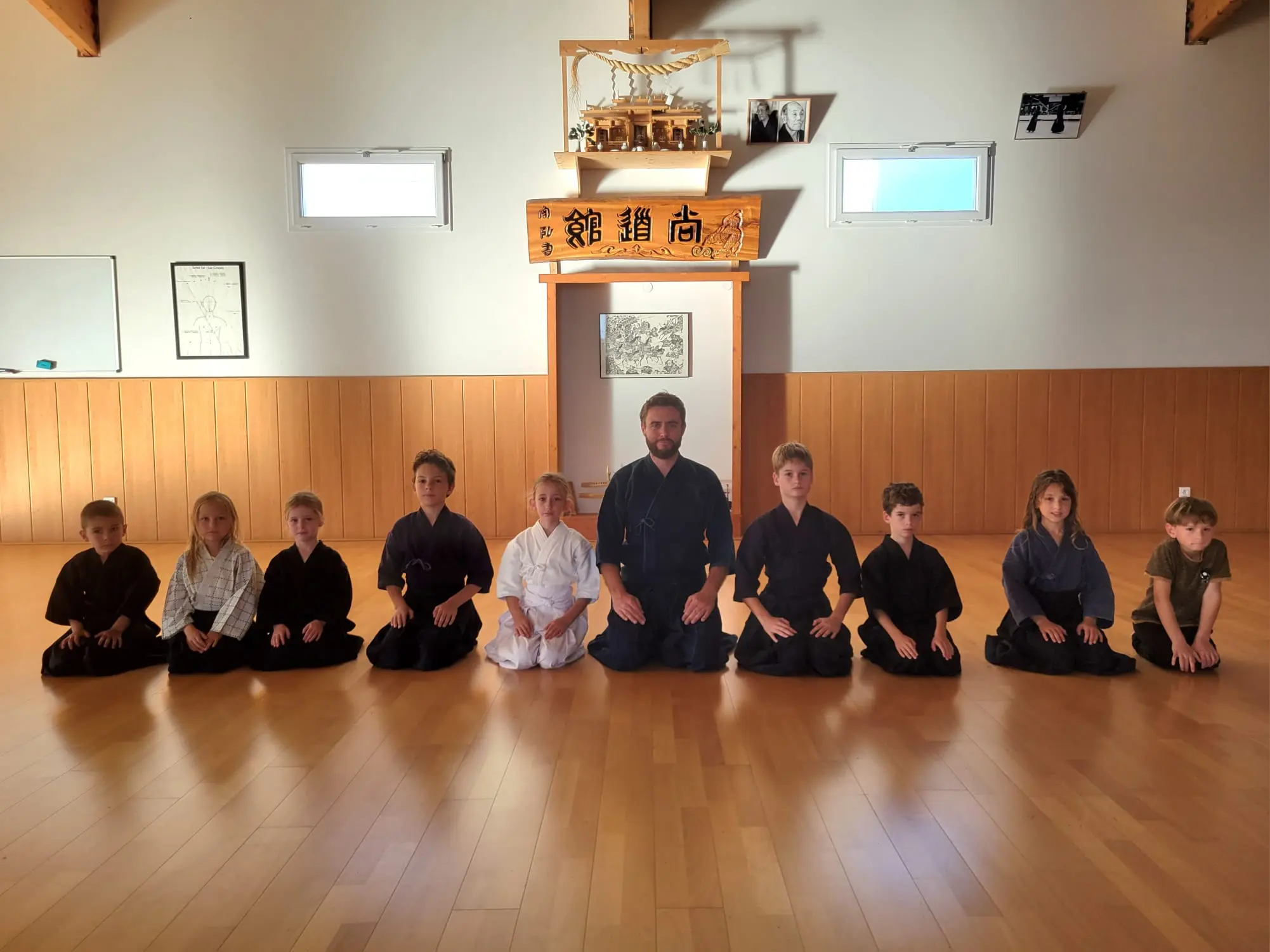 Photo de groupe de la section jeunes de Kendo